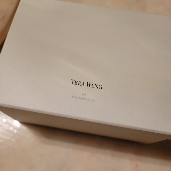 Brand New Vera Wang Wedgwood With Love Noir 4" candlestick holder pair - Picture 4 of 9